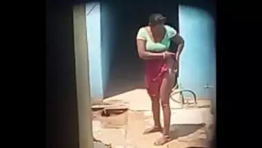 South Indian Aunty In Saree Bathing Video In