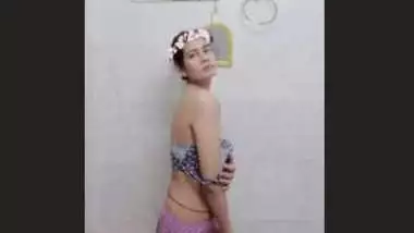 Cute Girl 1 more Nude Clip