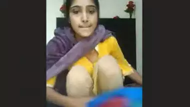 Cute Indian Girl Fingering New MMS