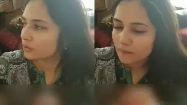 Beautiful Paki hotie sucking her lover?s dick video