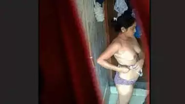 Desi Girl Bath 2 clips part 2