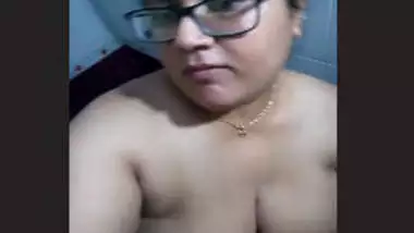 Bobby girl?selfie in bathroom