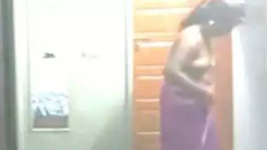 video of Indian aunt dressing