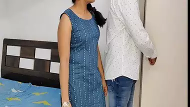 Guy opens his GF?s asshole in a desi anal sex video