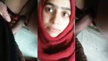 A Lahore guy fucks Hijabi GF?s bald pussy in Pakistani sex