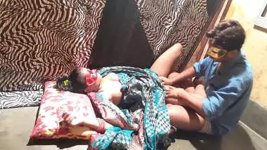 Horny Mature Indian Girlfriend In Sari Sex - Desi Sex