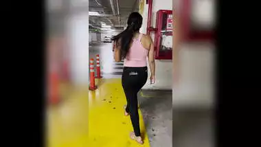 ?Ayud? a esta desconocida chica a encontrar su auto en el estacionamiento y no te imaginas c?mo me lo agradeci?!