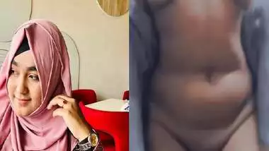 Gorgeous hijab girl stripping shirt viral boobs show