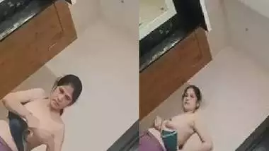 Mature mom boobs show caught by incest son viral clip