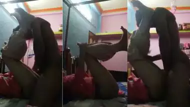 Guy fucks his stepsister?s tight pussy in the desi sex video