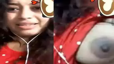 Cute expression bhabhi shows boobs and pussy on video call