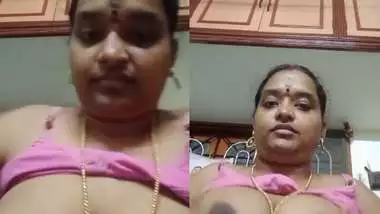 Tamil chubby wife boobs showing for secret lover viral MMS