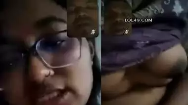 Desi maal shows boobs on video call to boyfriend